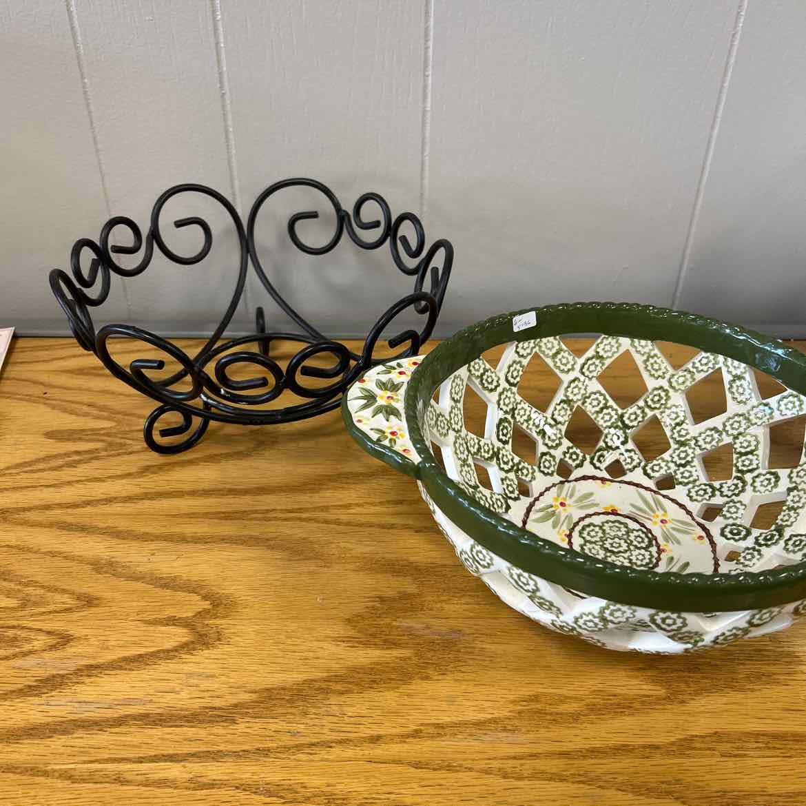 Green Bowl w/Xs & Black Stand