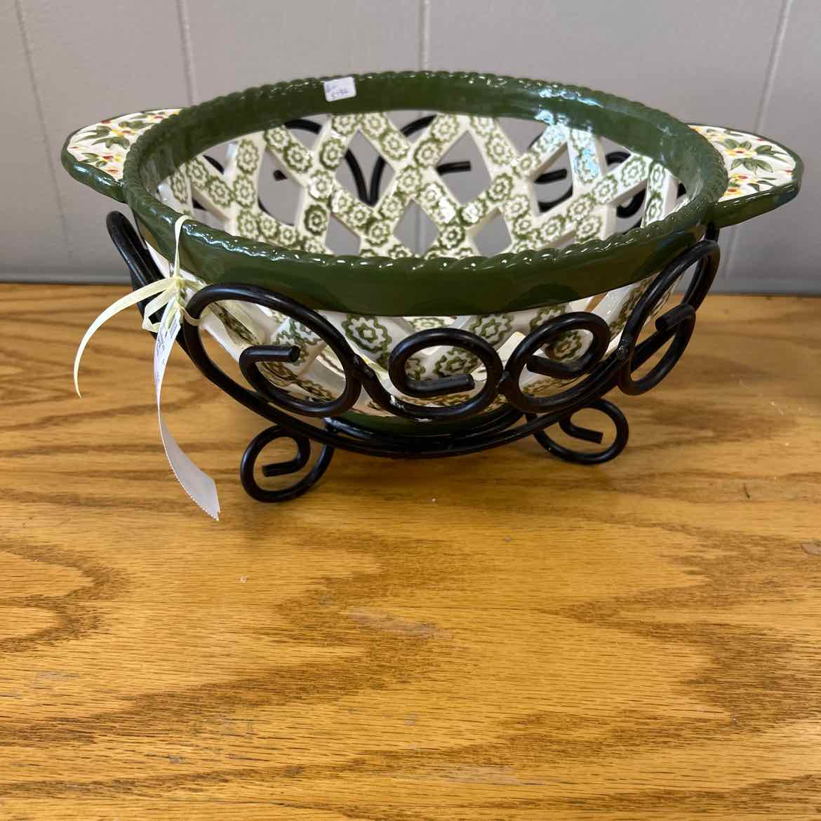 Green Bowl w/Xs & Black Stand