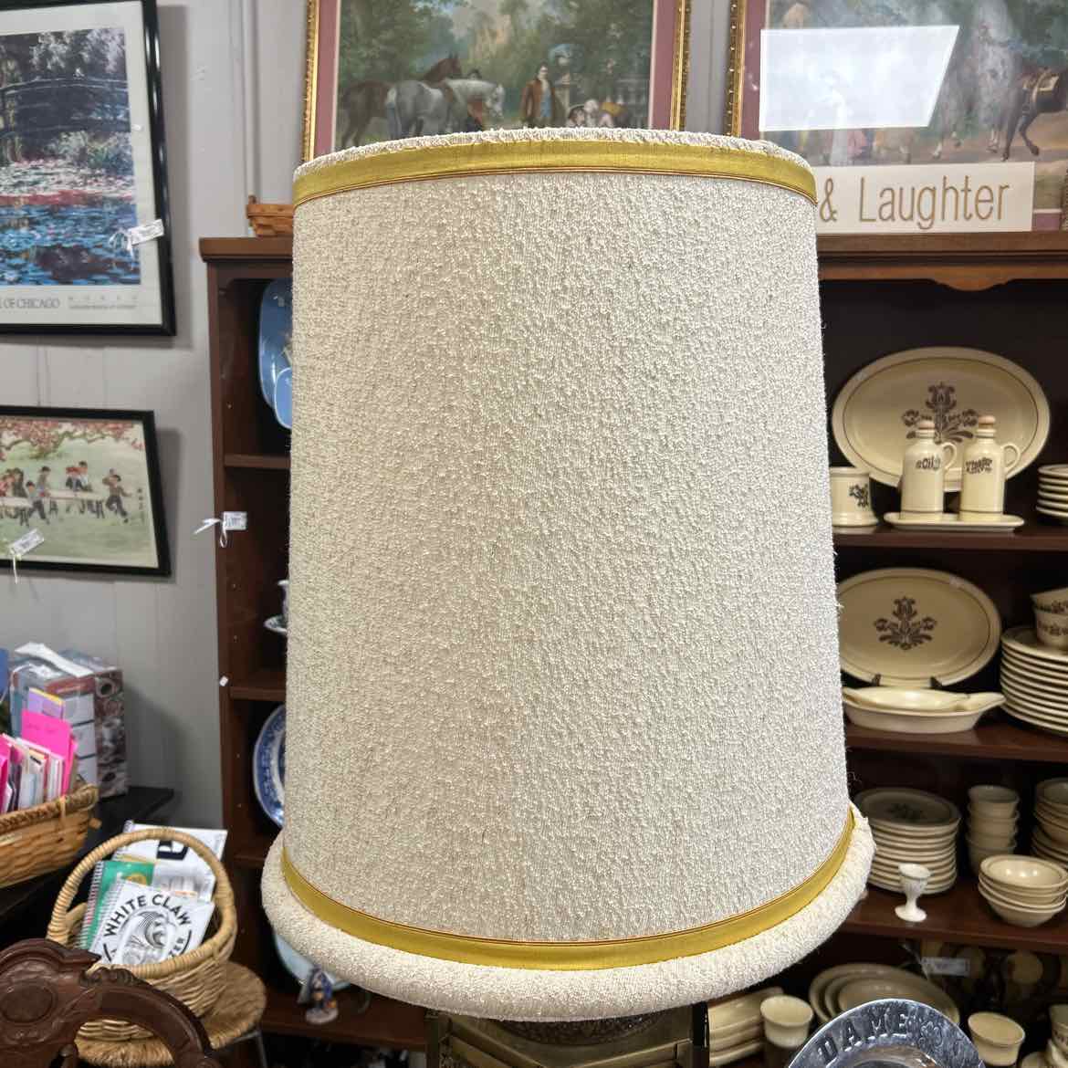 Brass Lamp w/Daisy Lighted Base & Large Shade