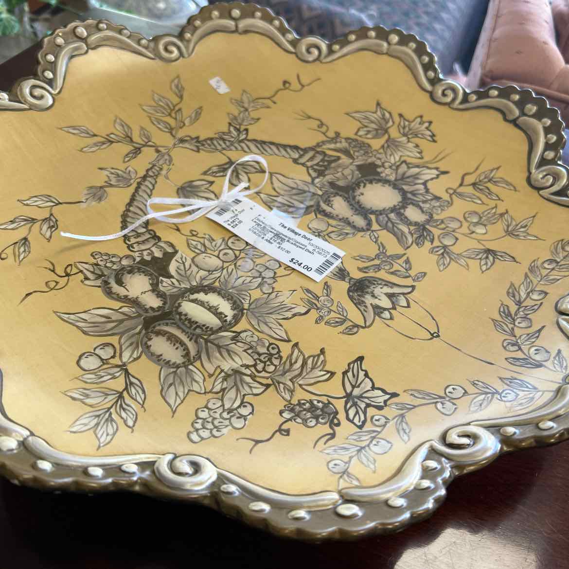 Large Brown/Beige Scalloped Dish