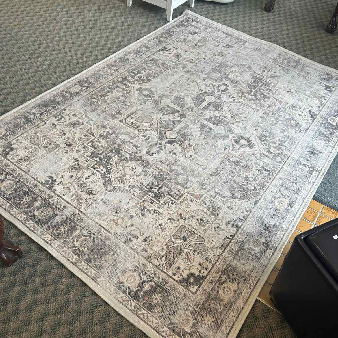 5x8 Grey/Cream Rug