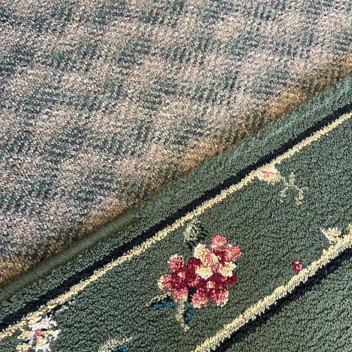 131x92 Green Rug w/Flowers