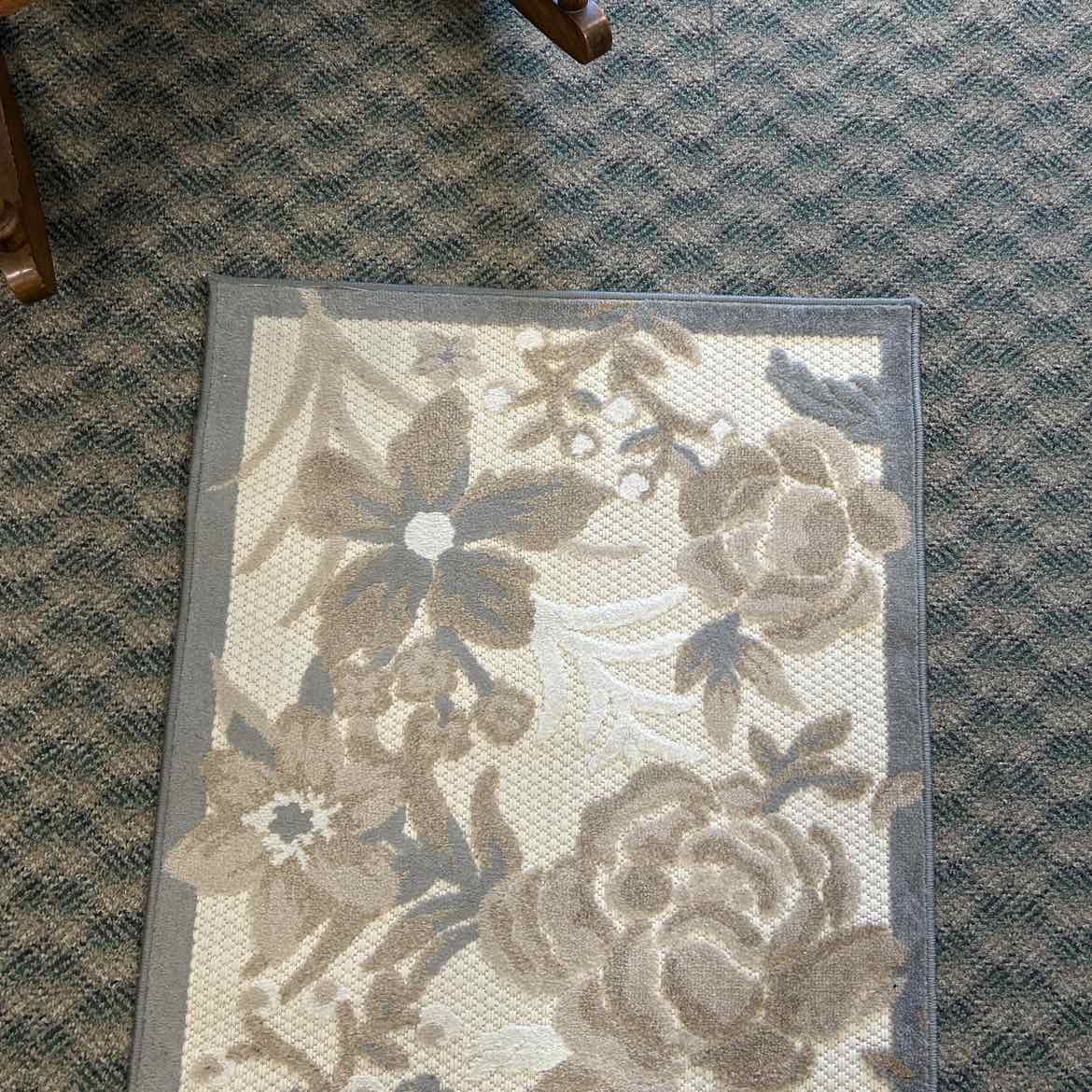 Gray & Beige Runner