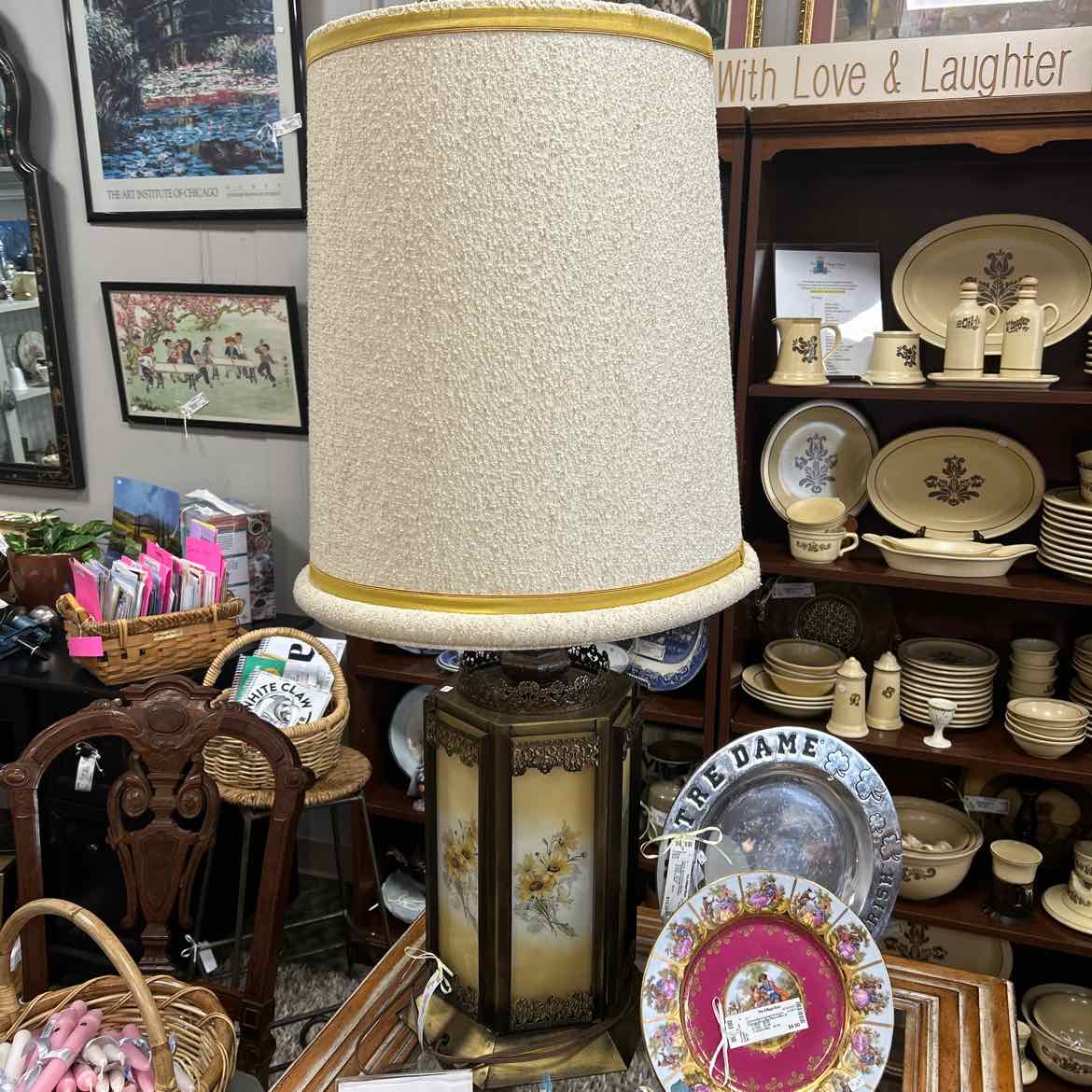 Brass Lamp w/Daisy Lighted Base & Large Shade