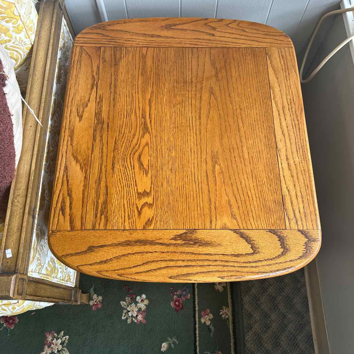 Oak End Table w/Shelf