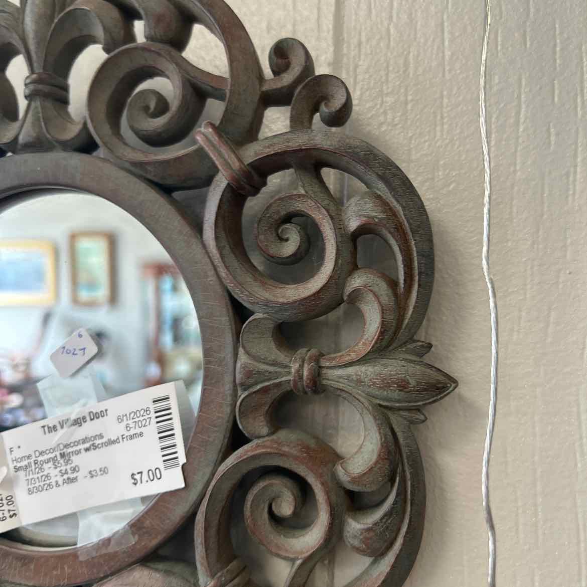 Small Round Mirror w/Scrolled Frame