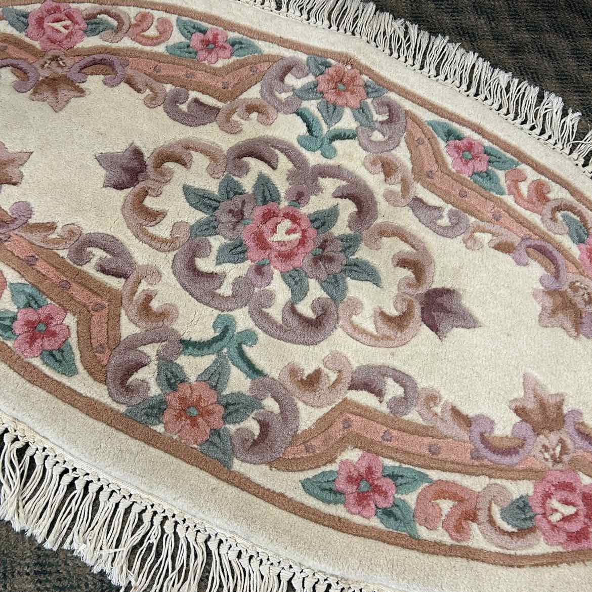 Oval Ivory Rug w/Pink & Green & Fringe