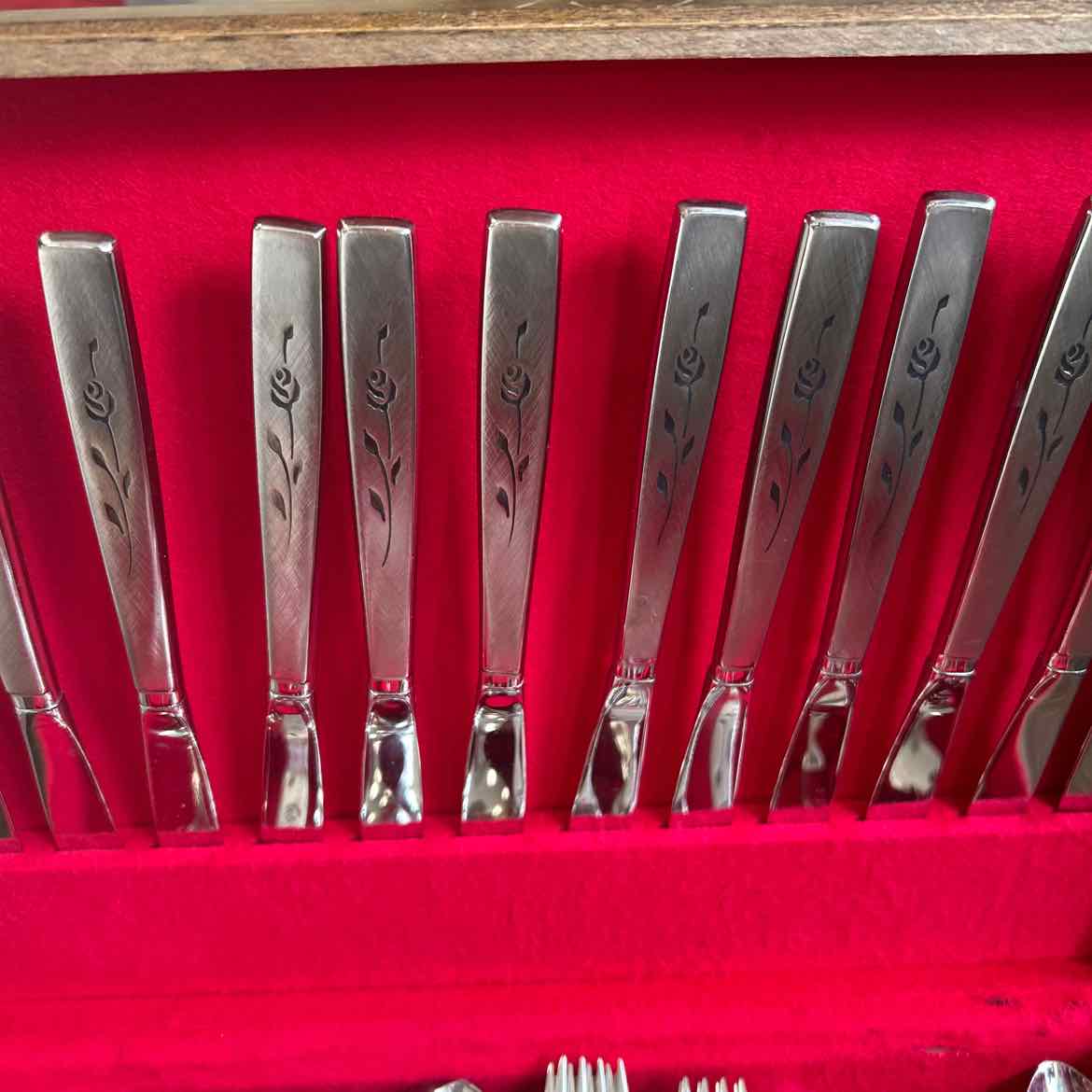 65 pc Onieda Stainless Capistrano w/Box
