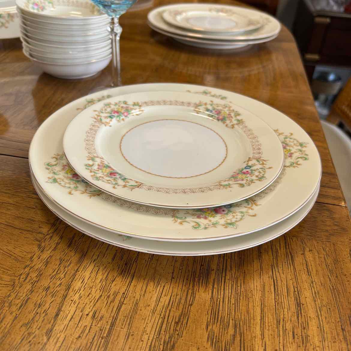 35 pc China w/Flowers