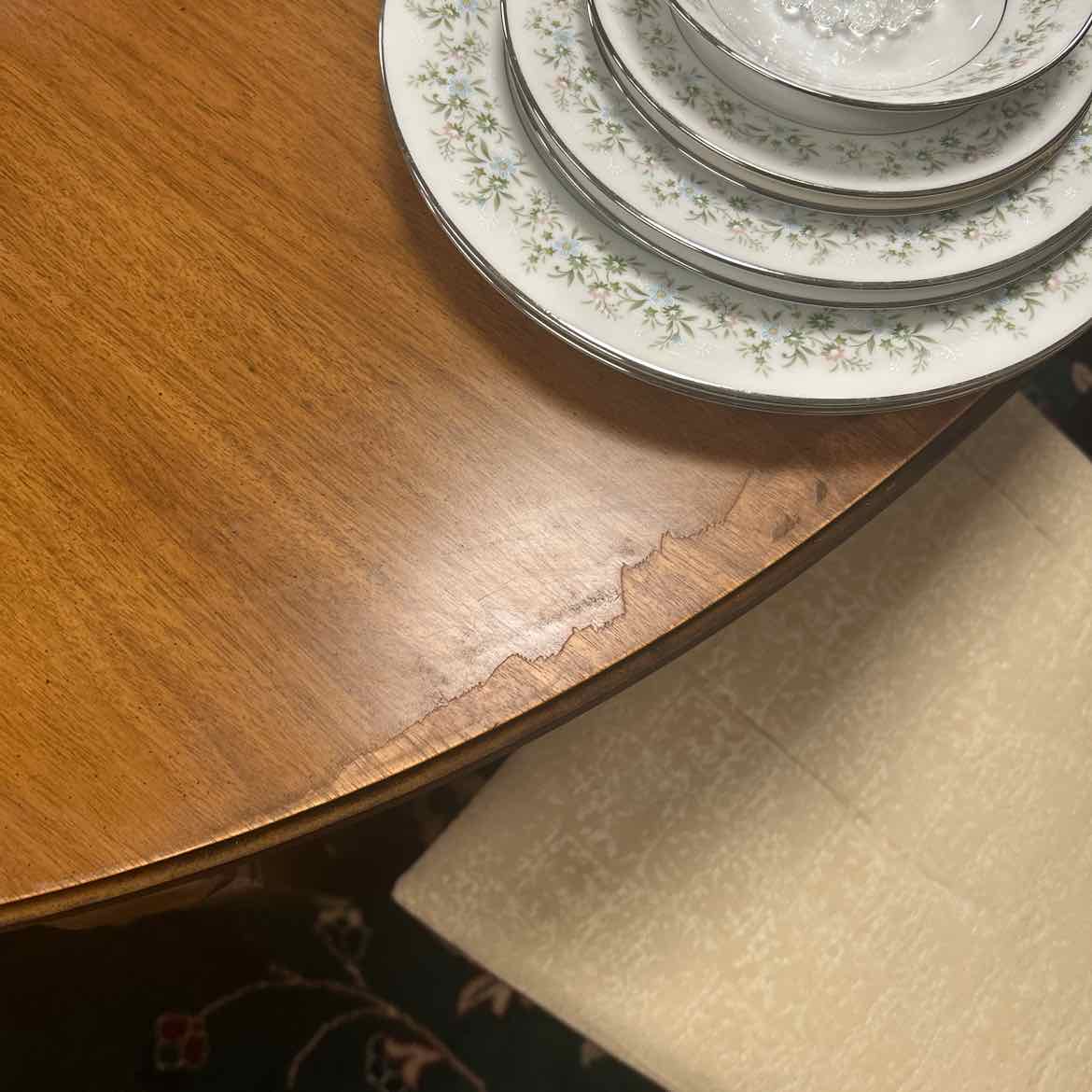 Oval Dining Table w/4 Chairs & 3 Leaves AS IS