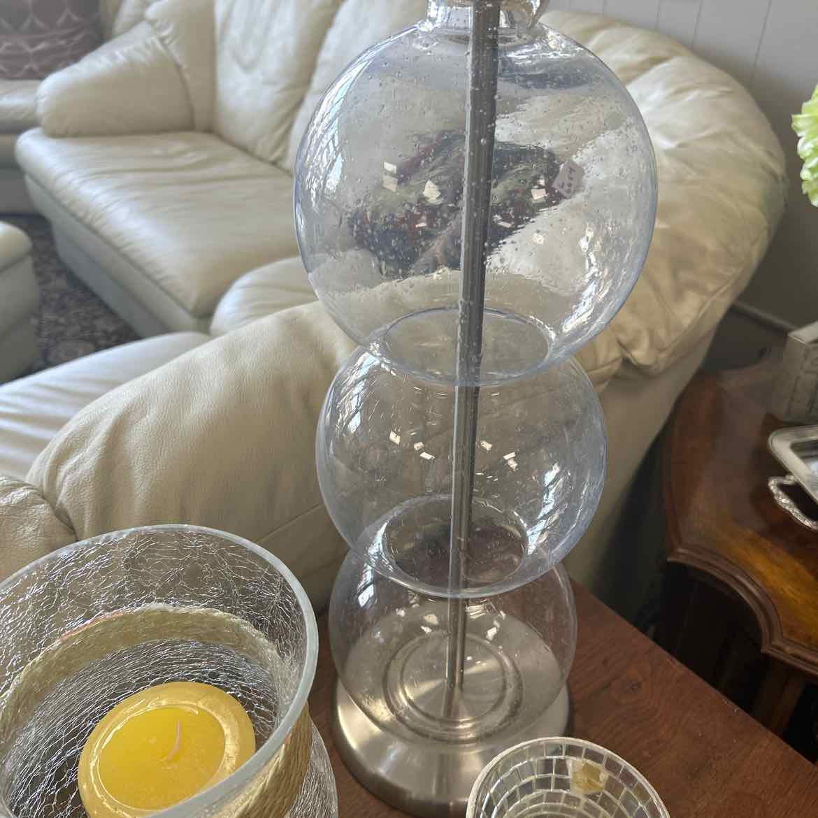 Lamp w/3 Clear Glass Globes and Shade