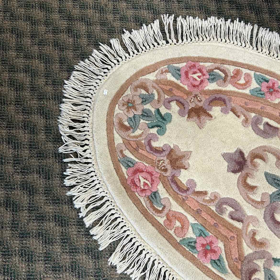 Oval Ivory Rug w/Pink & Green & Fringe