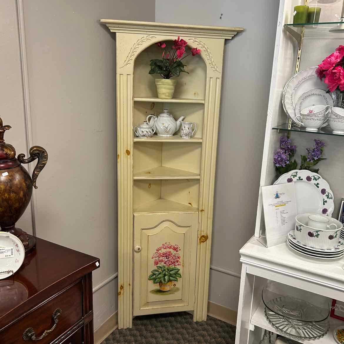 Ivory Wood Corner Cabinet w/Flower on Door