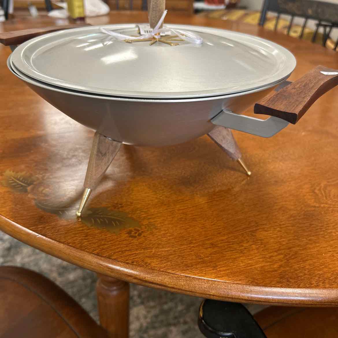 Mirro Medallion Tripod Serving Bowl w/Lid