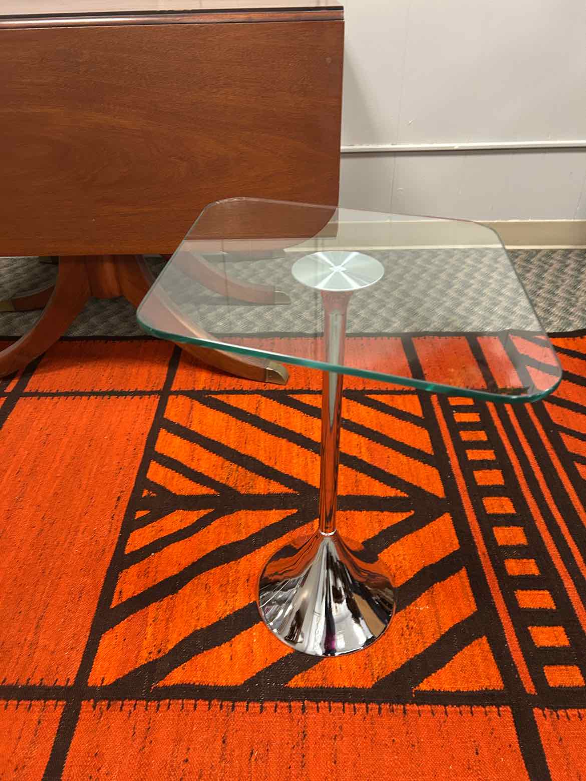 Glass Top Diamond Shape Table w/Metal Base