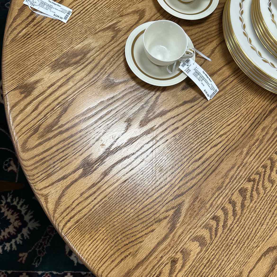 Round Wood Pedestal Table w/4 Wood Chairs