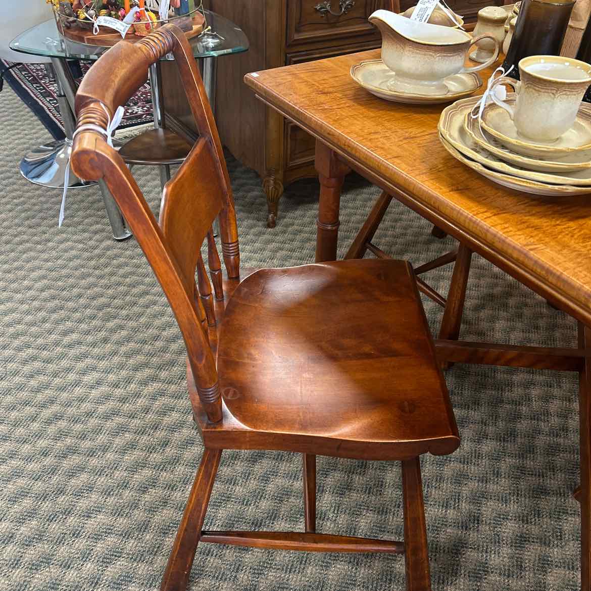 Maple Dining Table w/4 Chairs & 2 Leaves