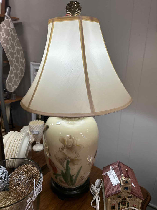 Lamp w/Floral Design & Cream Shade