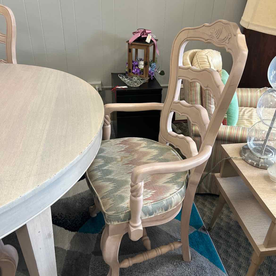 Dining Room Table w/6 AS IS Chairs/6 Leaves