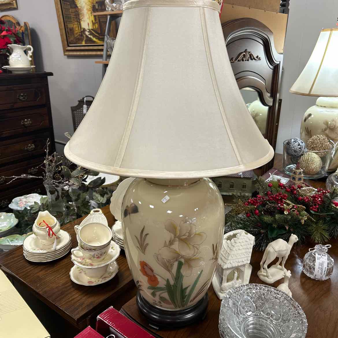 Lamp w/Floral Design & Cream Shade