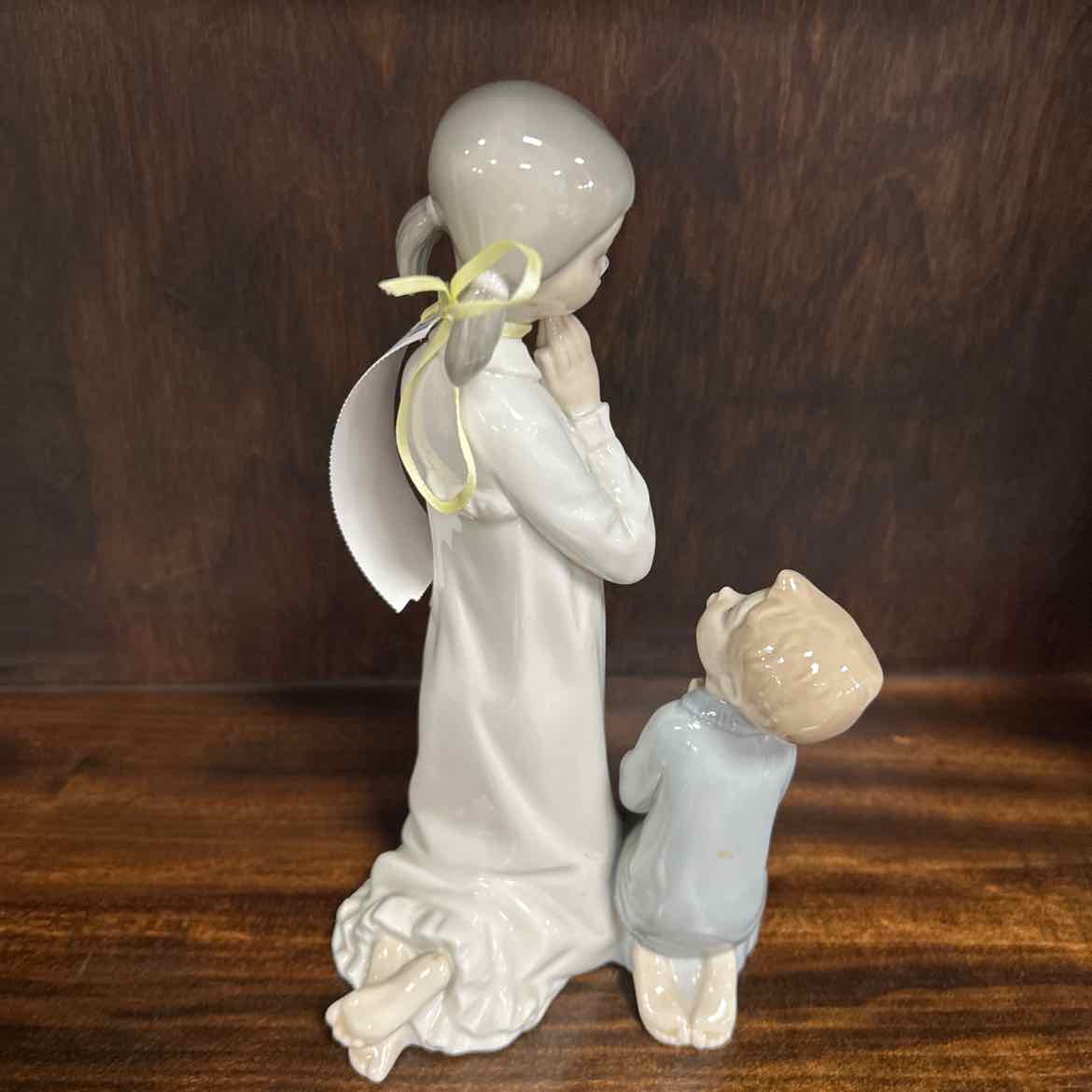 Lladro -Teaching to Pray