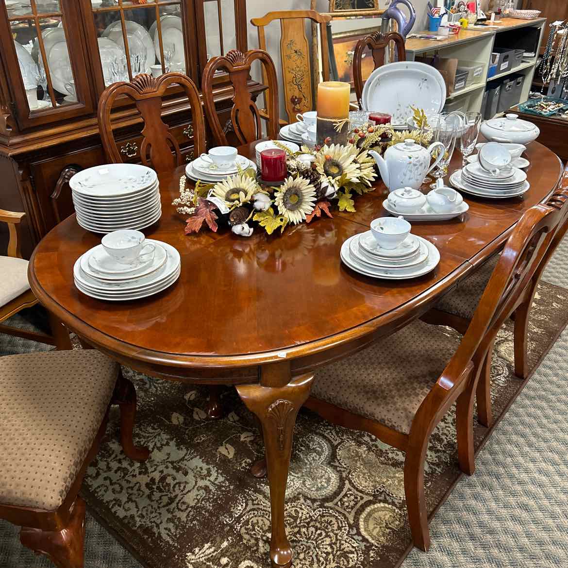 Dining Table w/6 Chairs 2 Leaves & Pads