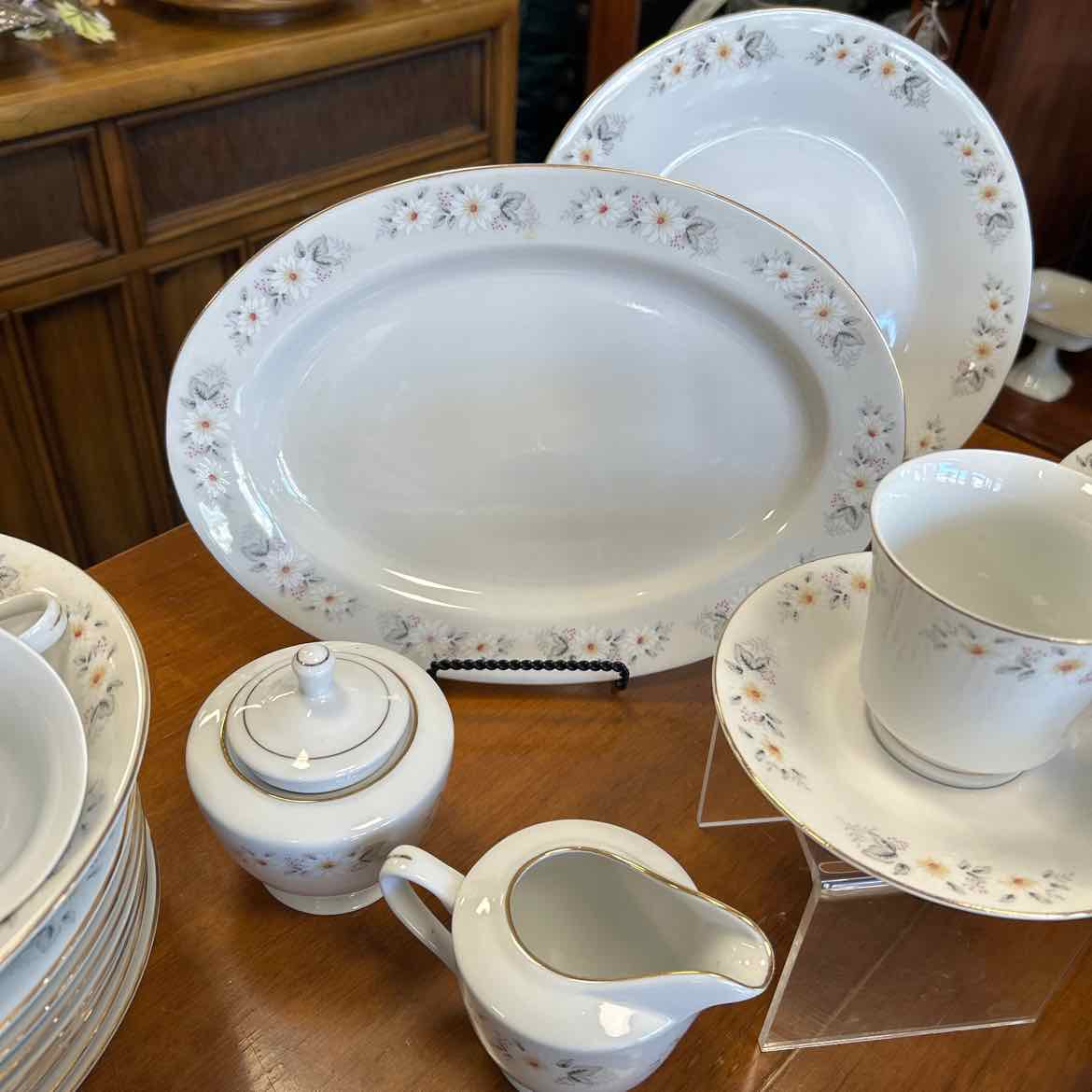 44 pc China -Snowflake Pattern
