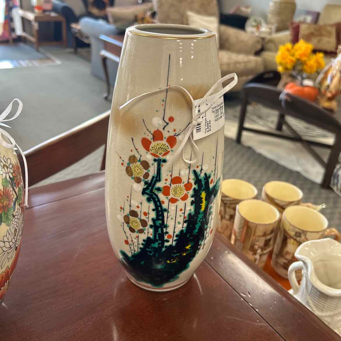Tan Vase w/Flowers