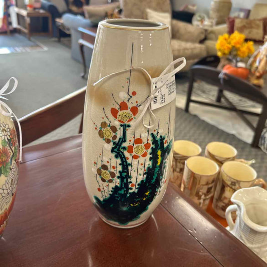 Tan Vase w/Flowers