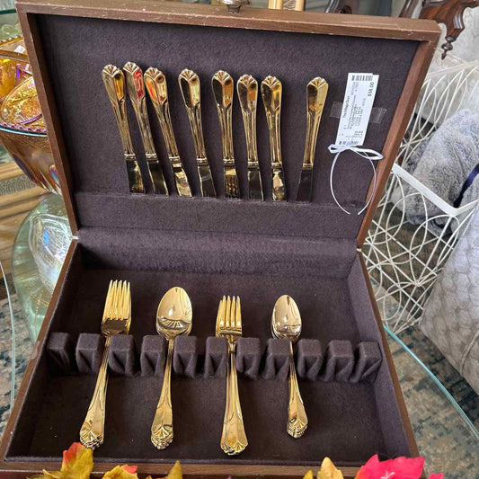 40 pc Goldware w/Box