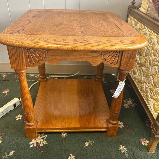 Oak End Table w/Shelf