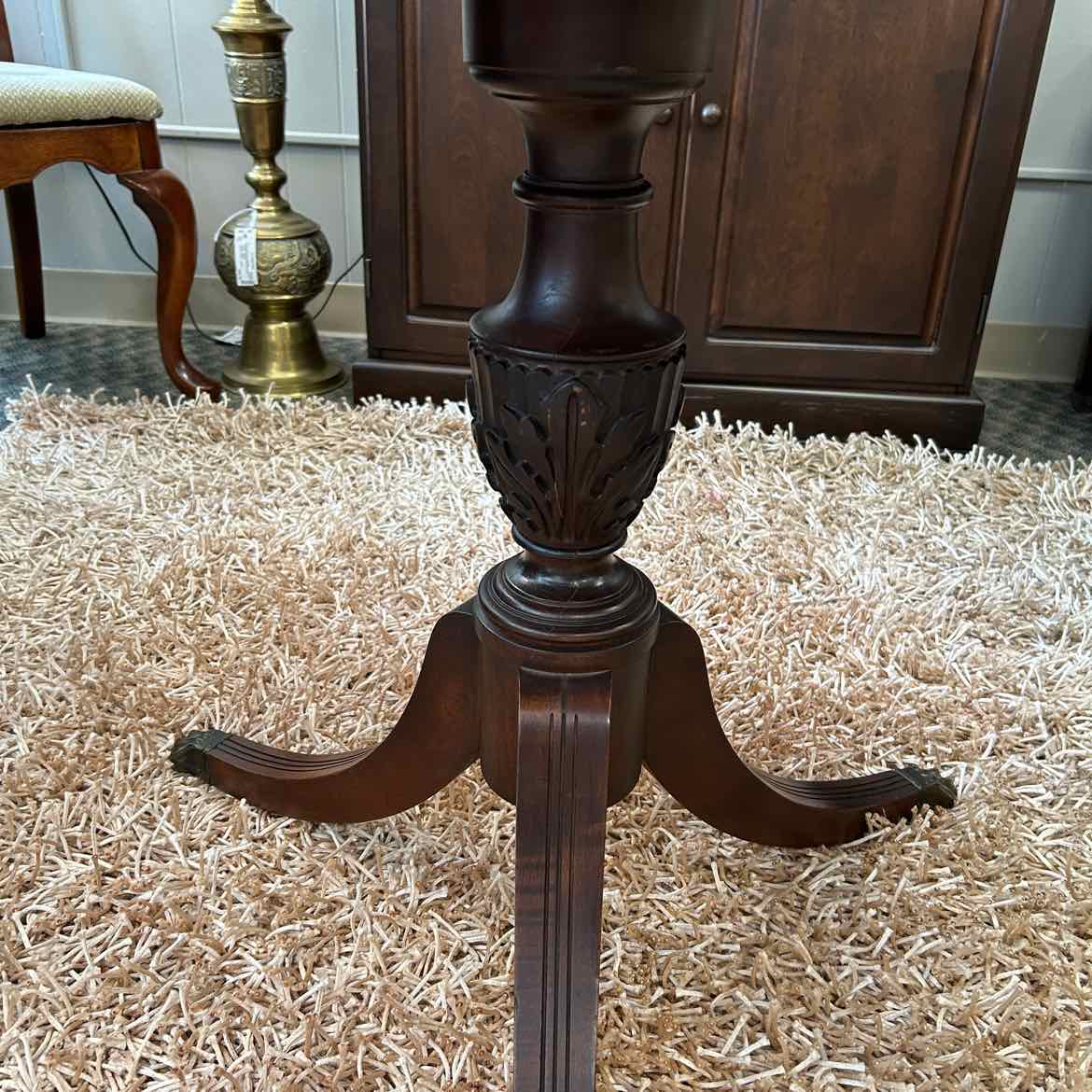 28" Round Pedestal Table w/Drawer