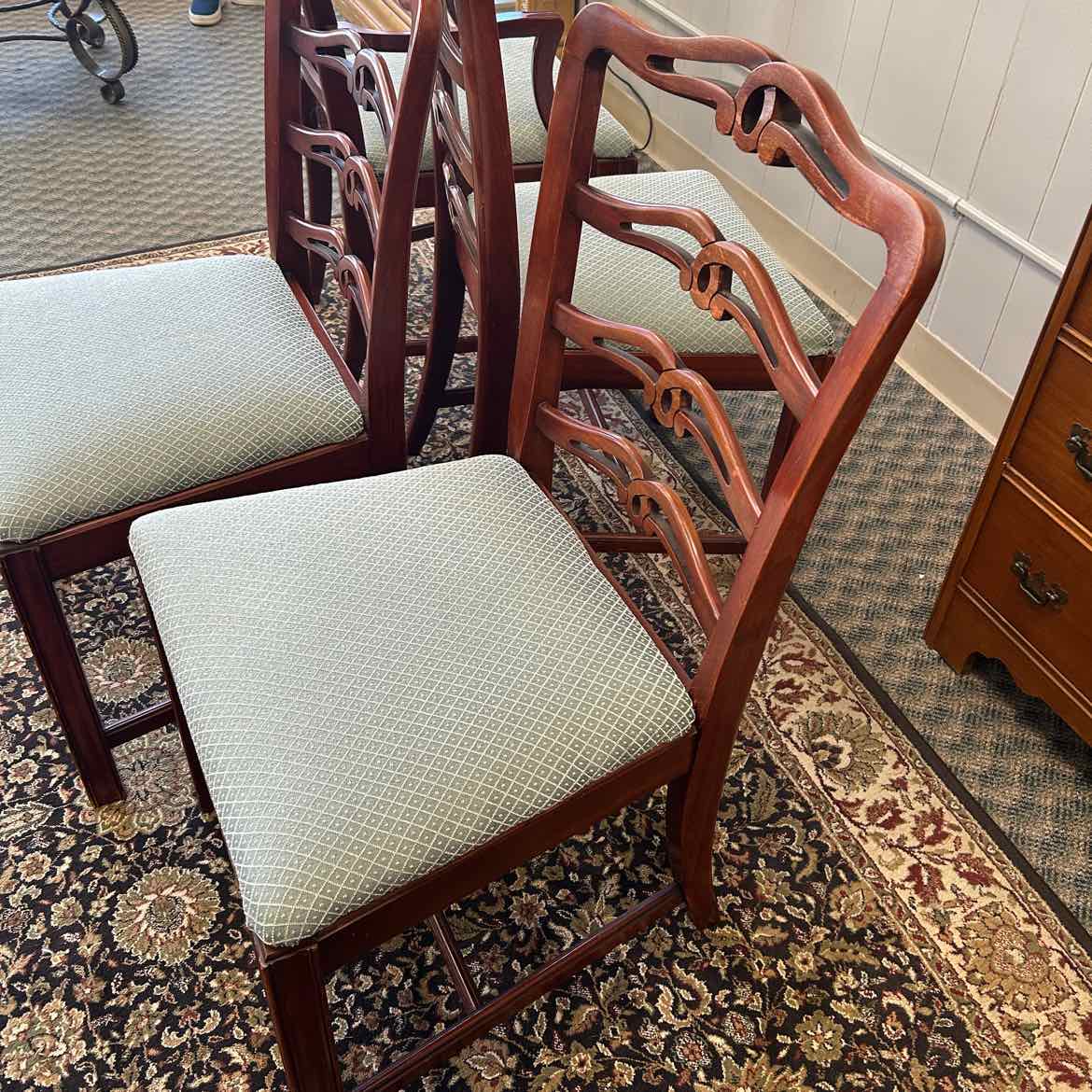 Dining Table w/6 chairs/3 Leaves & Pads