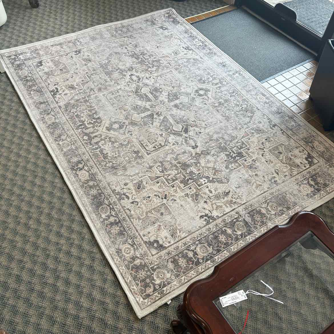 5x8 Grey/Cream Rug