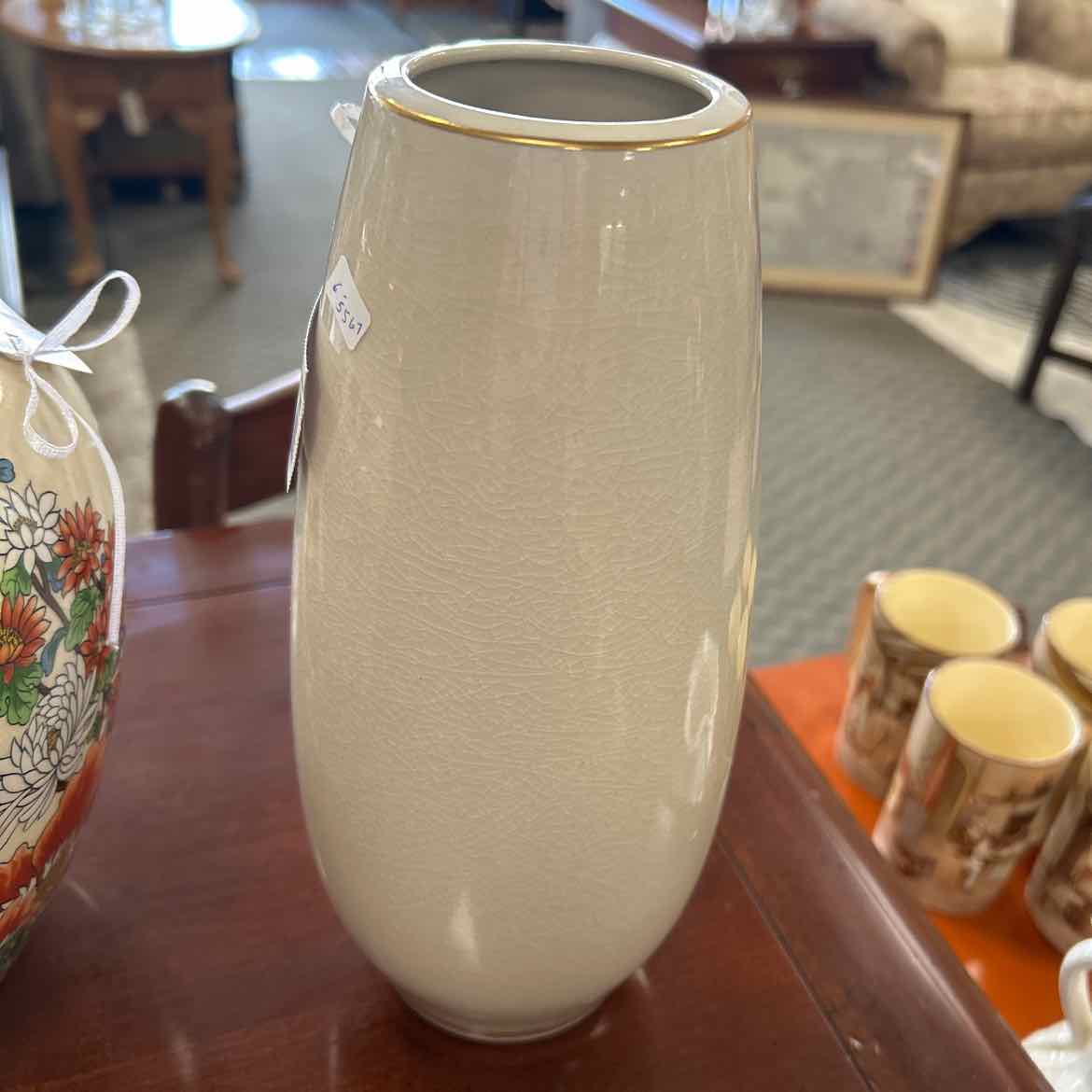 Tan Vase w/Flowers