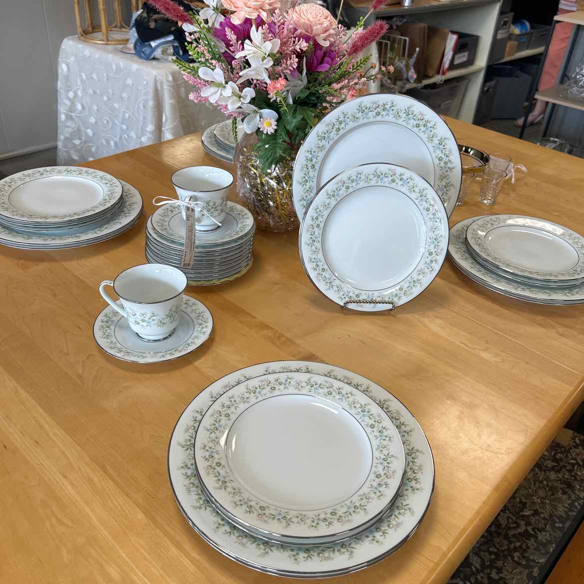 40 pc Noritake Savannah Dishes