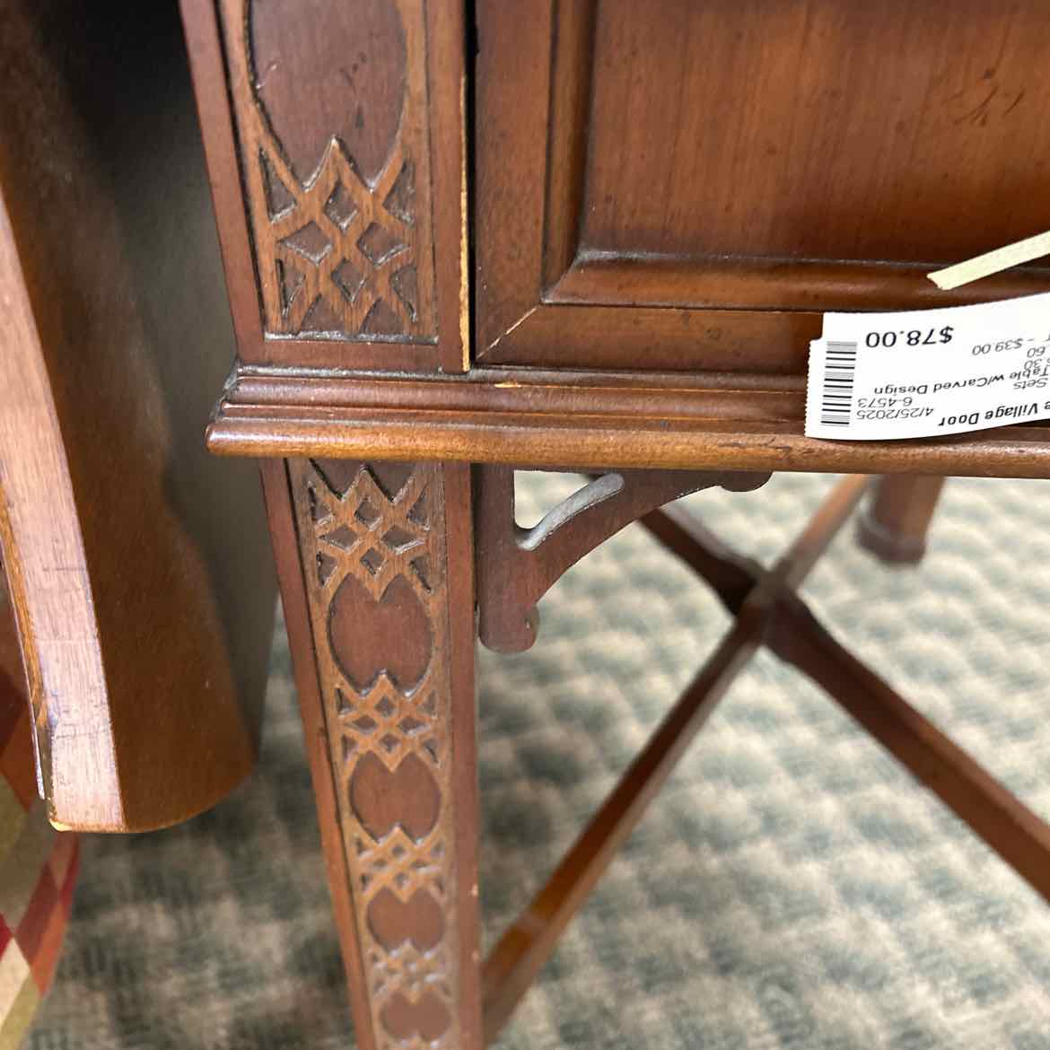 Drop Leaf End Table w/Carved Design and Drawer