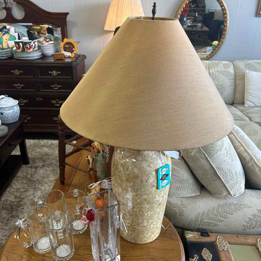 Gold/Cream Shetland Marble-like Lamp w/Shade