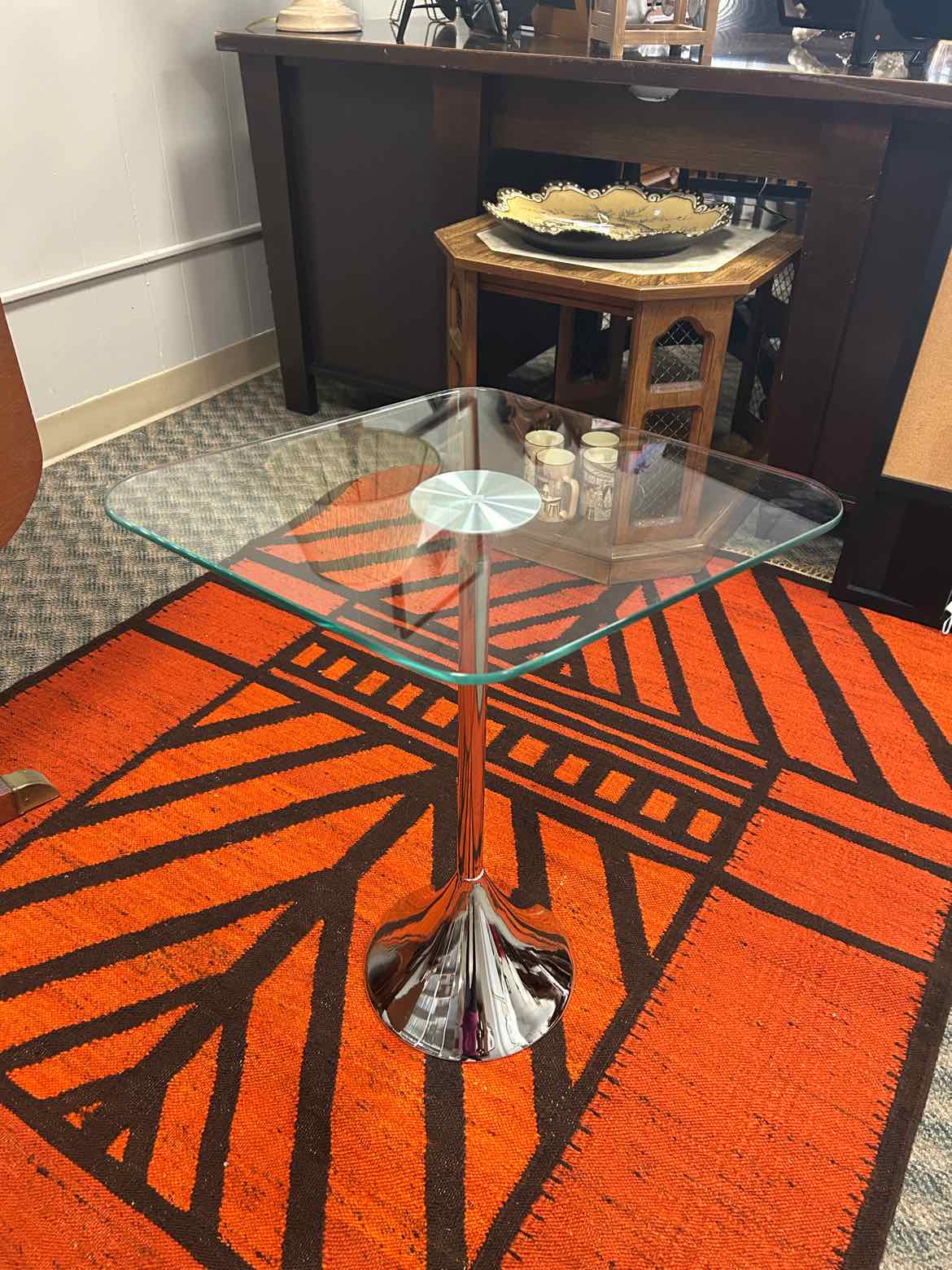 Glass Top Diamond Shape Table w/Metal Base