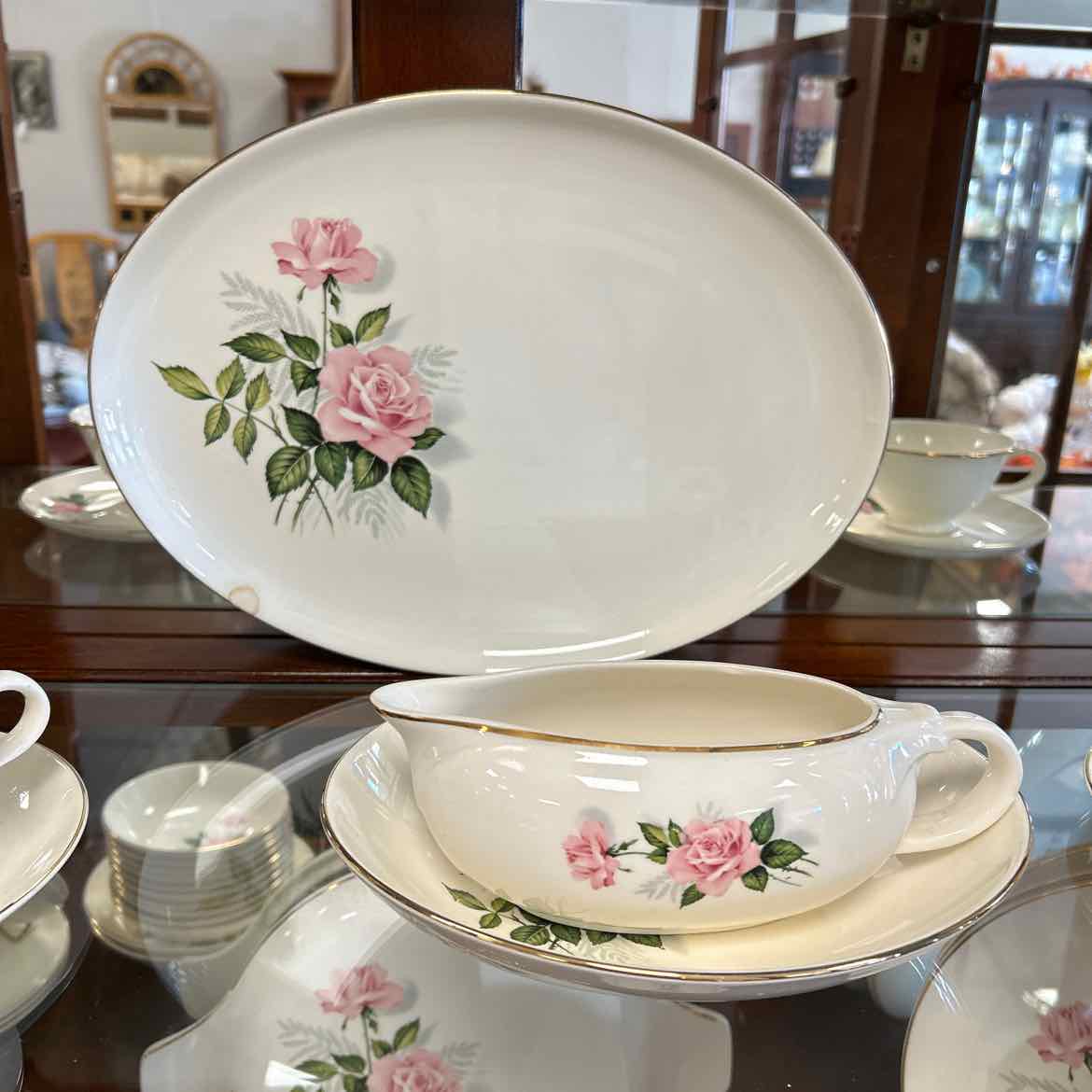 60 Pc China w/Pink Roses