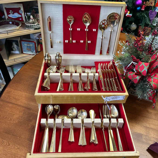 91 pc Dirilyte Golden Flatware