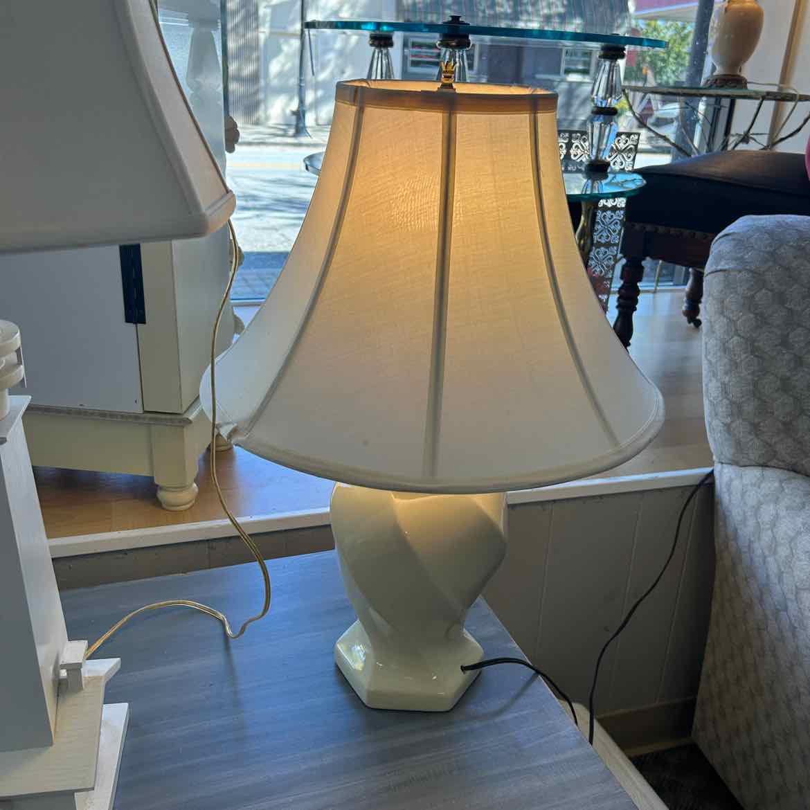 Cream Swirl Lamp w/Shade