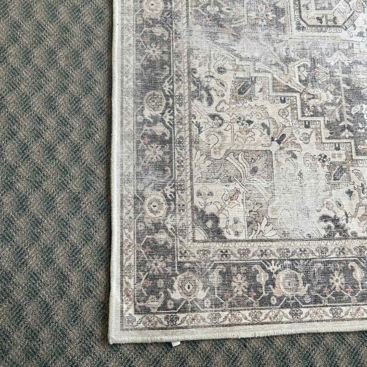 5x8 Grey/Cream Rug