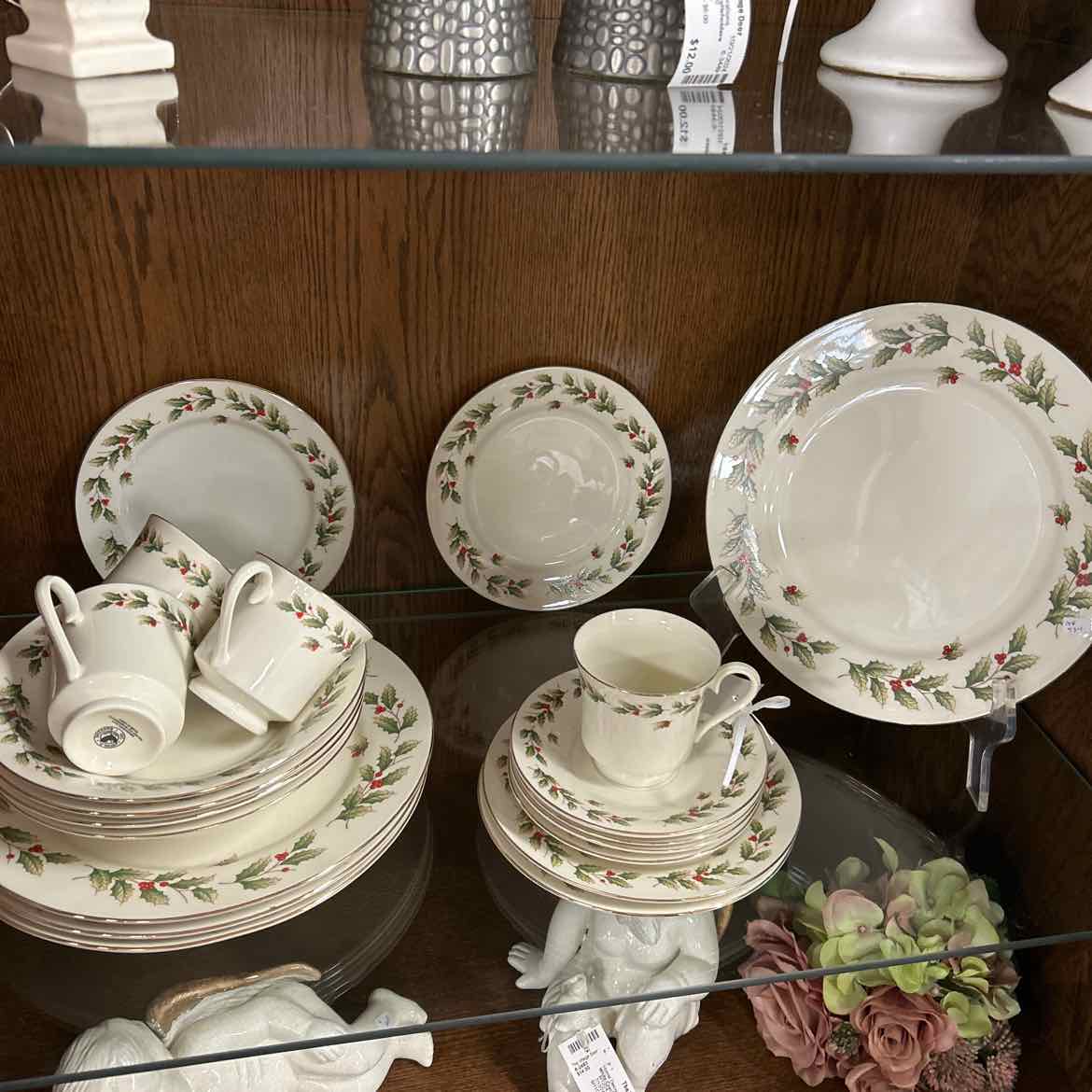 20 pc Ivory w/Holly Dish Set