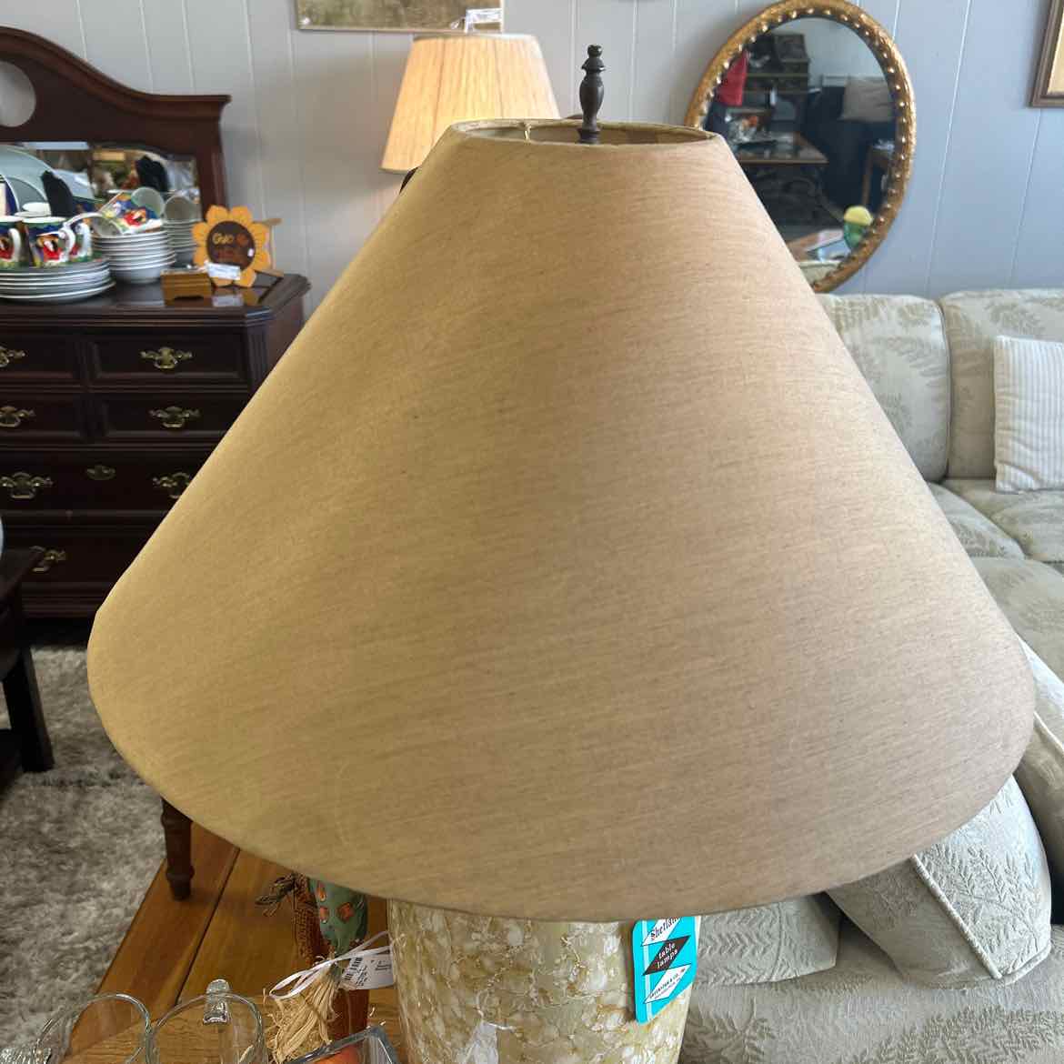 Gold/Cream Shetland Marble-like Lamp w/Shade
