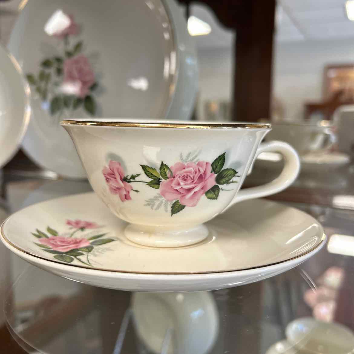 60 Pc China w/Pink Roses