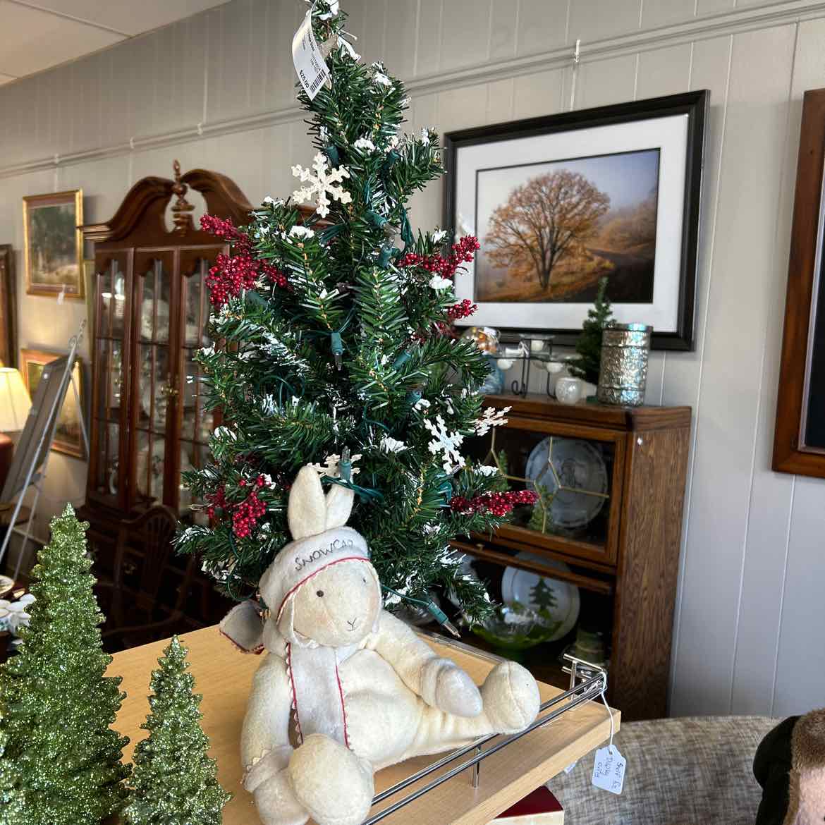 Lighted Tree w/Rabbit