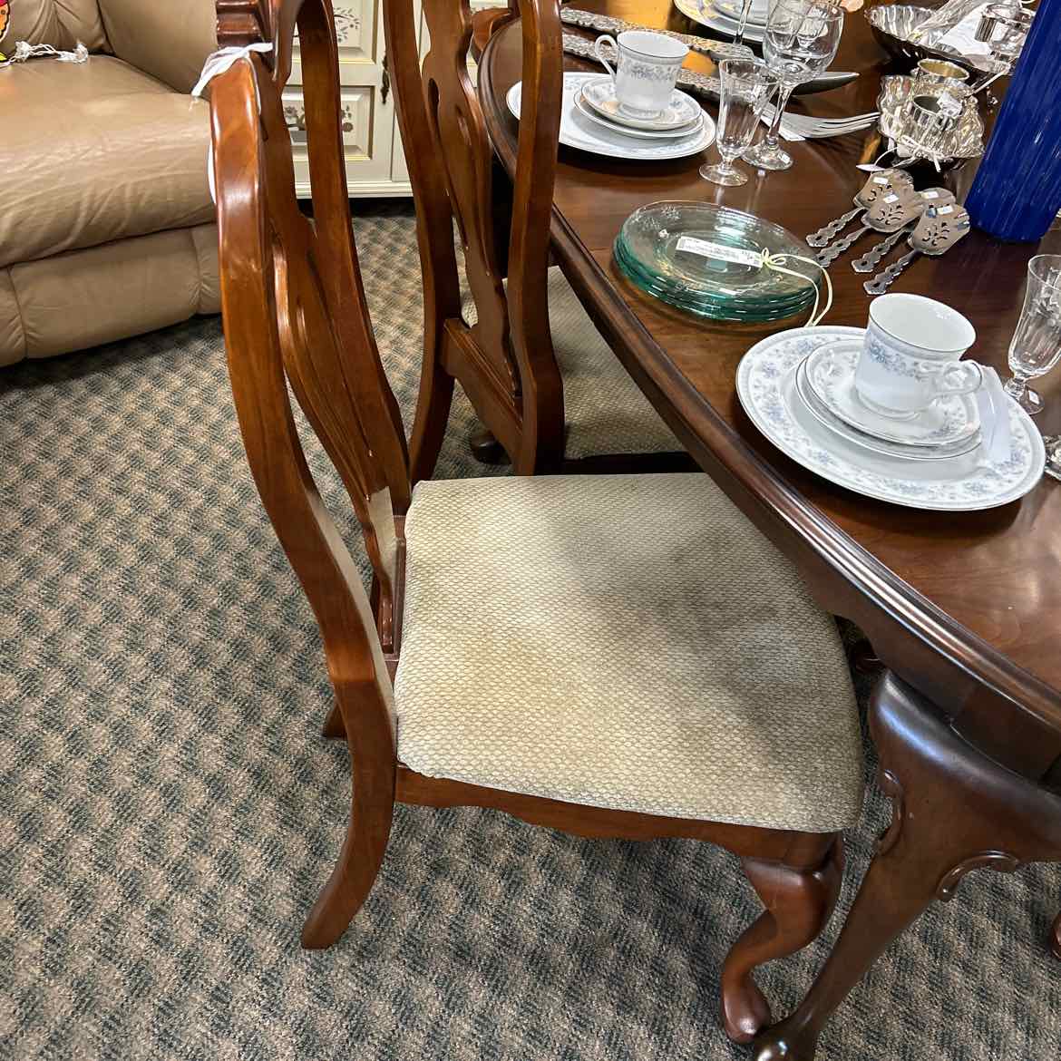 Wood Dining Table w/5 Chairs & 2 Leaves/Pads