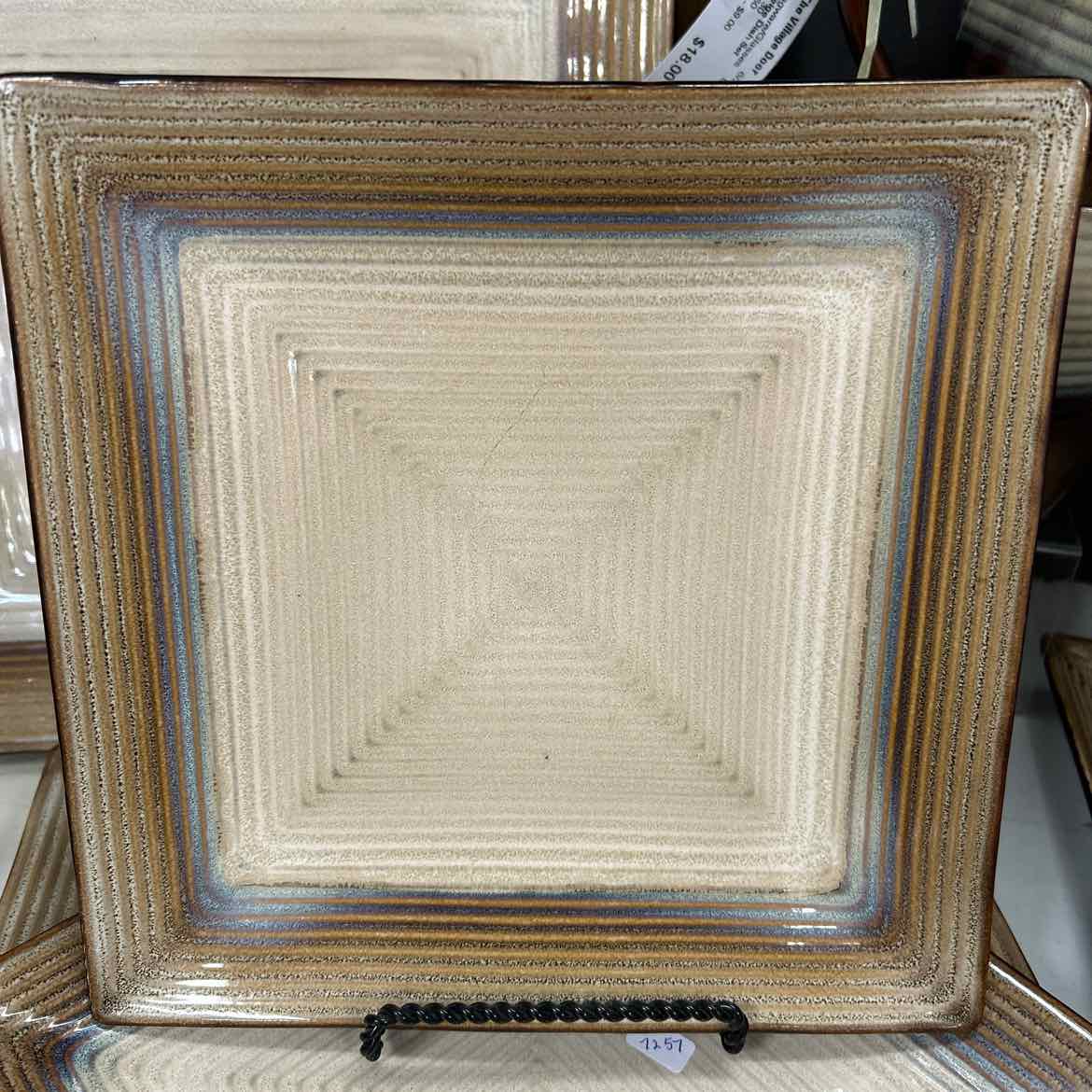 14 pc Brown/Beige Dish Set