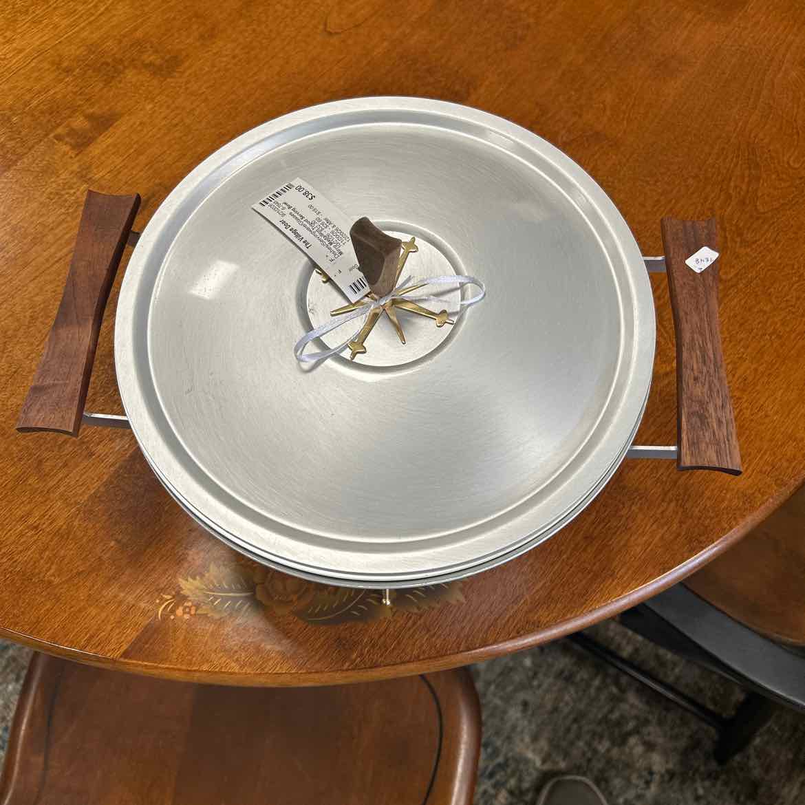 Mirro Medallion Tripod Serving Bowl w/Lid